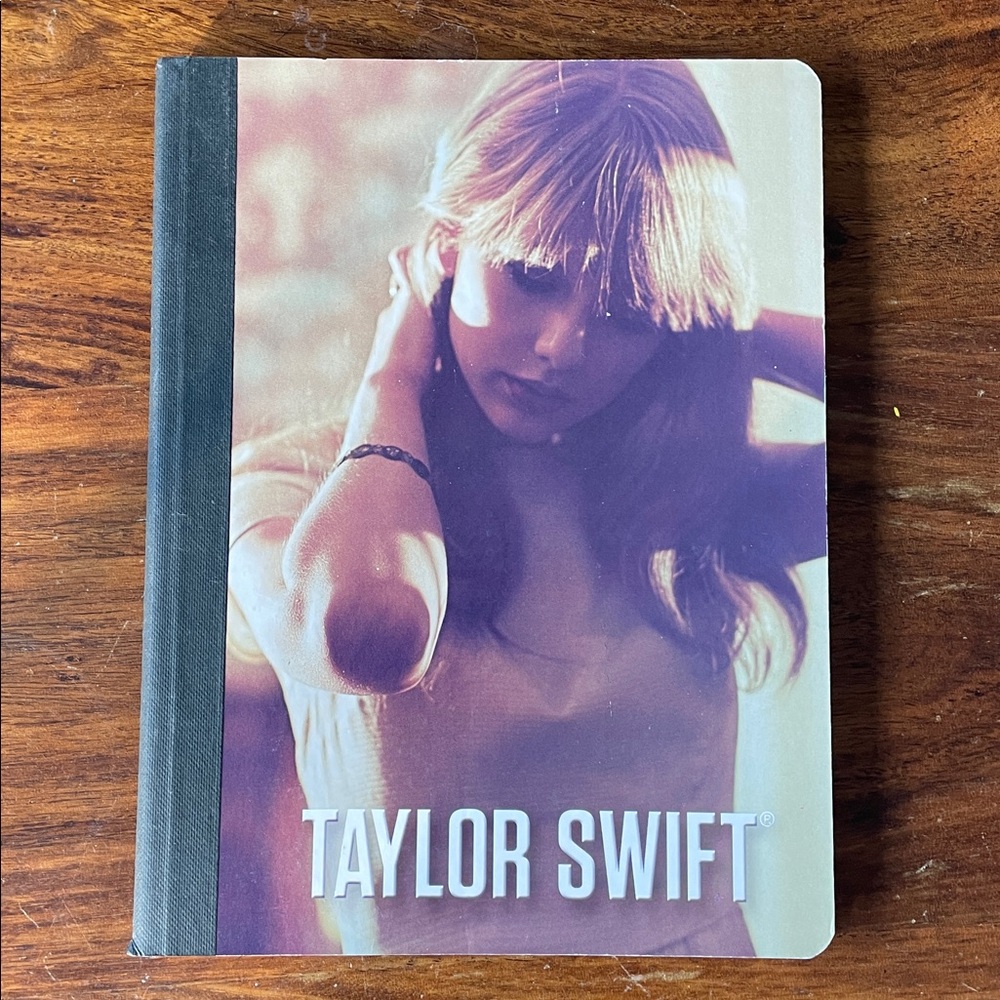 3 Taylor Swift : 2 Official Composition Notebooks + 1 Board Book (Set of 3) - Picture 9 of 14